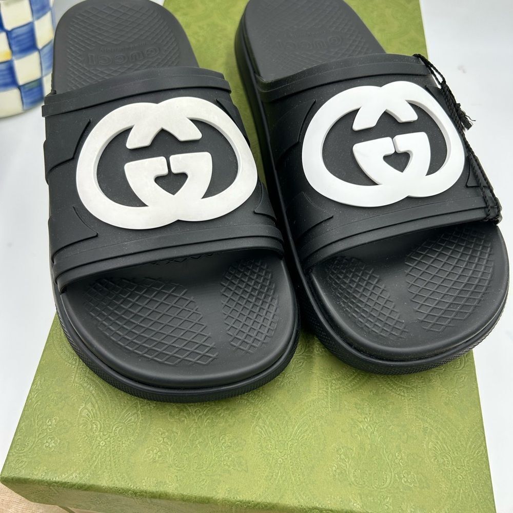 Men's Gucci interlocking G rubber Pool slides size 8, made in Italy - Picture 2 of 10